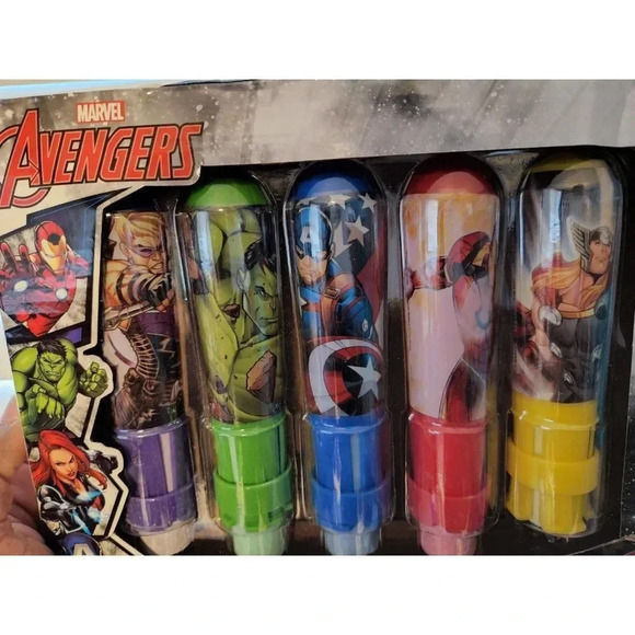 AVENGERS JUMBO CHALK WITH HOLDER. BRAND NEW. BOX IS BUSTED BUT NEVER OPENED - Picture 2 of 7